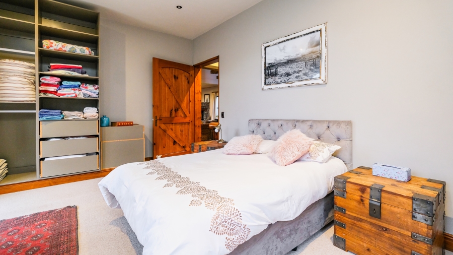 5 Bedroom Property for Sale in Kraaibosch Manor Western Cape